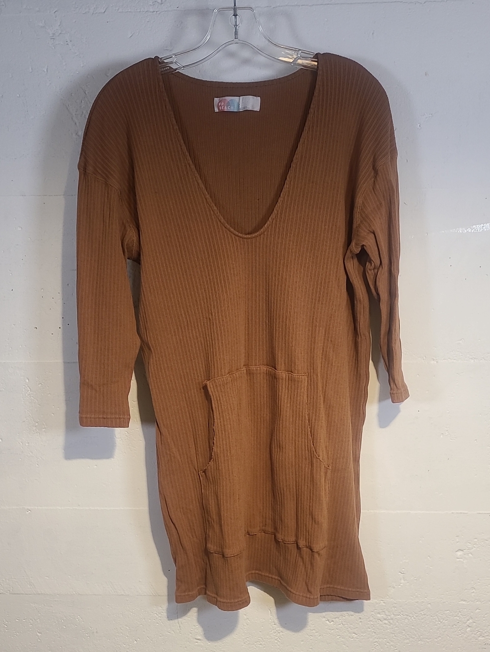 Deep V-Neck Ribbed 3/4 Sleeve Tunic in Brown